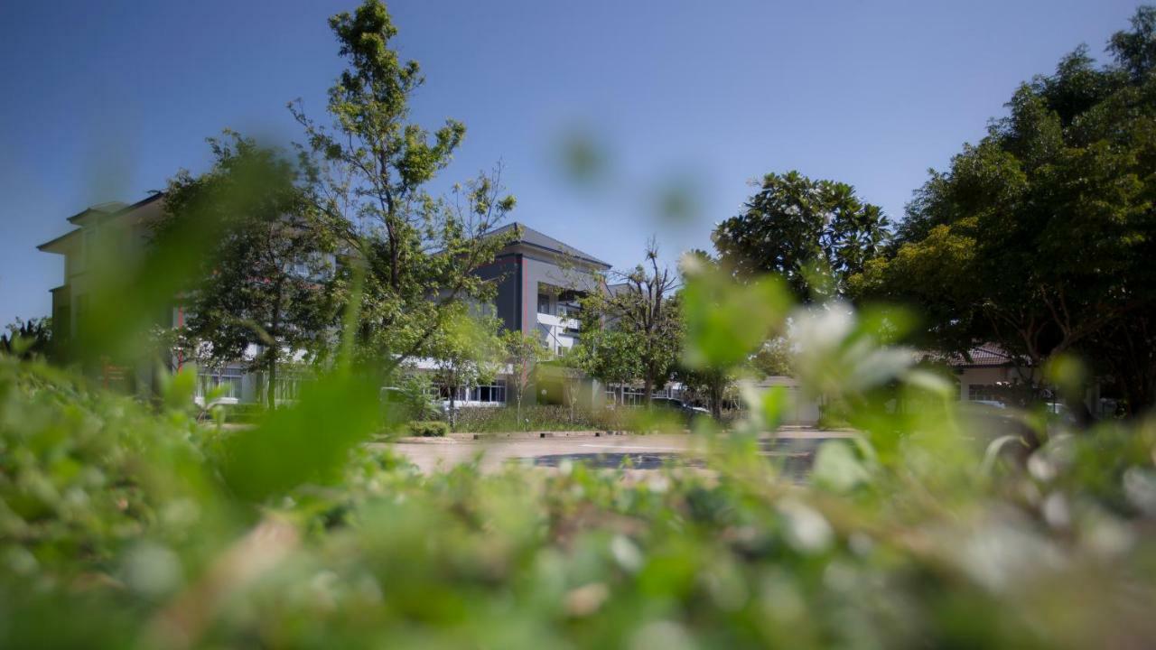 Araya Hotel Uttaradit Exterior photo